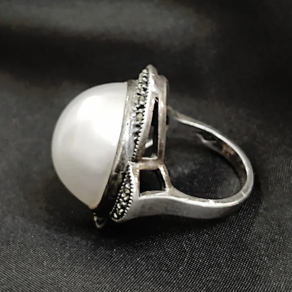 Vintage Judith Jack Oversized Pearl & Marcasite Sterling Silver Ring- Size 7 - Picture 9 of 10